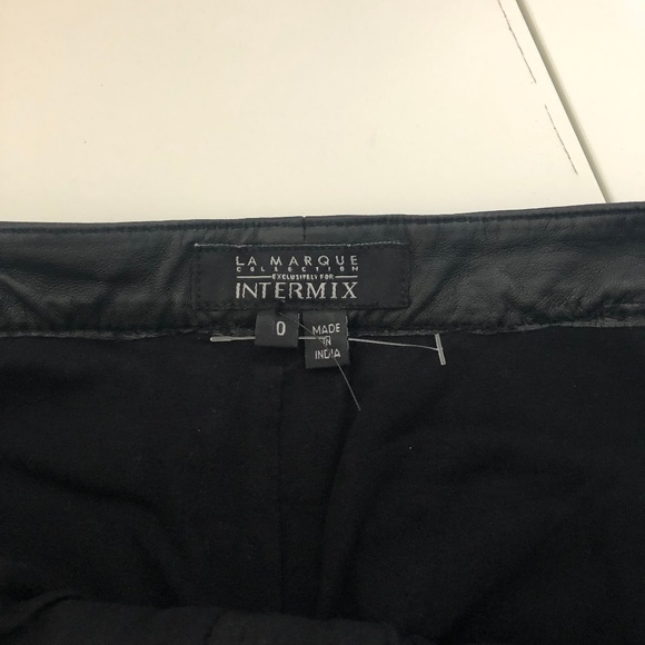 LAMARQUE COLLECTION Laser-Cut Leather Shorts- SZ 0 - Picture 4 of 6